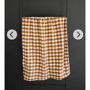 •Mebie Baby• NWOT Gingham muslin swaddle